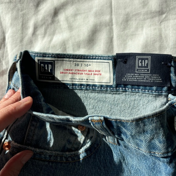 Gap | NWT Cheeky High-Rise Straight Jeans - Size 30 - Picture 4 of 6